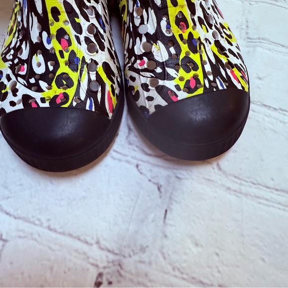 Natives - Picture 5 of 8